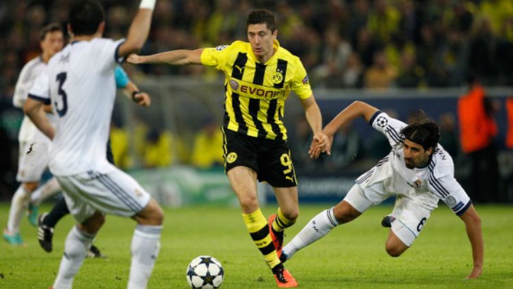 Robert Lewandowski saat masih membela Borussia Dortmund sempat permalukan Real Madrid di Liga Champions 2012-2013. Copyright: © Boris Streubel/Contributor