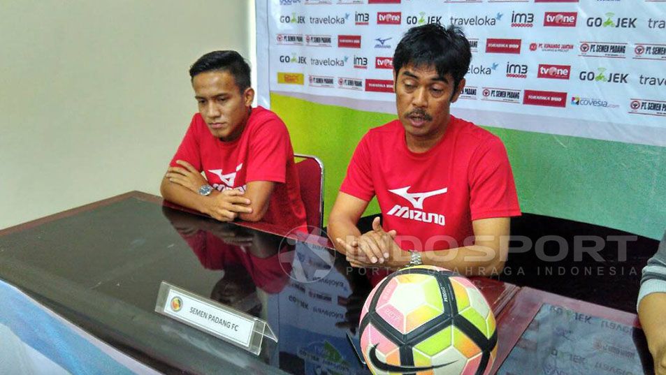 Pelatih Semen Padang, Nilmaizar. Copyright: © Taufik Hidayat/Indosport