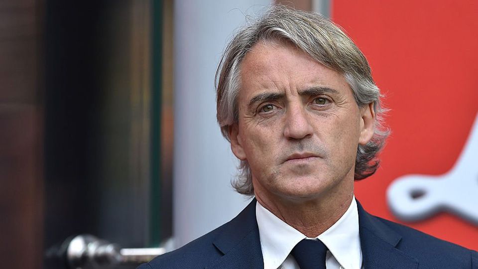 Pelatih sepak bola Timnas Italia, Roberto Mancini, sangat berharap bahwa pemain Chelsea ini bisa meninggalkan klub Liga Inggris tersebut secepatnya. Copyright: © Twitter Squawka