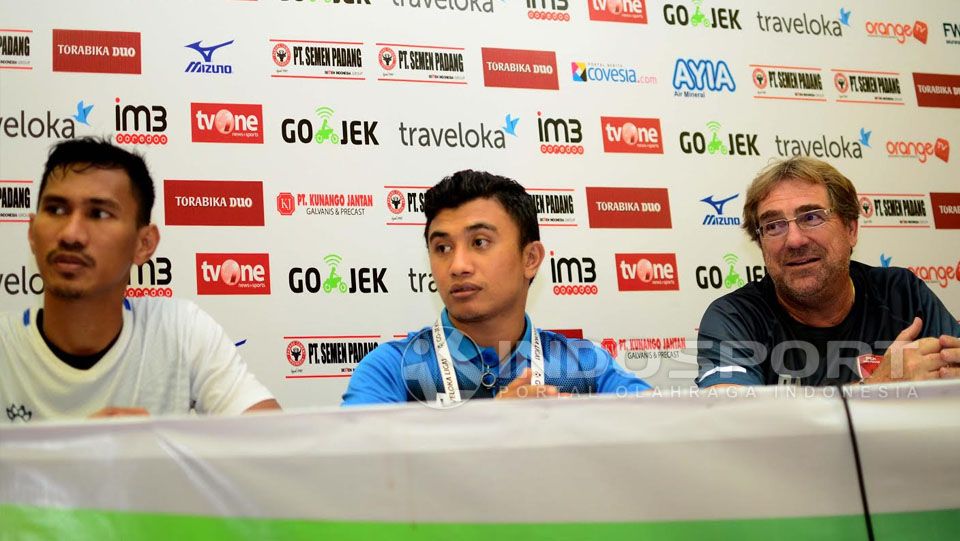 Pelatih PSM Makassar, Robert Rene Alberts (kanan). Copyright: © Taufik Hidayat/Indosport