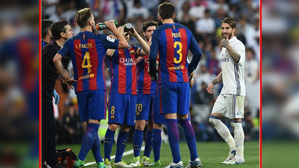 Berkah jadi Sergio Ramos ketika Barcelona menang dramatis atas Sevilla, Gerard Pique langsung bawa kabar buruk ini. Copyright: © getty images