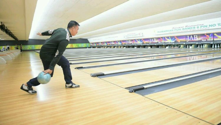 Imam Nahrawi tinjau Pelatnas bowling. Copyright: © Kemenpora