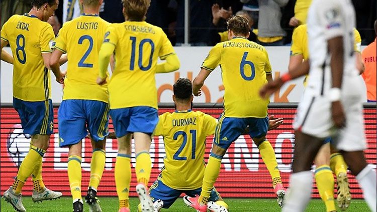 Pemain Swedia merayakan gol. Copyright: © Getty Images