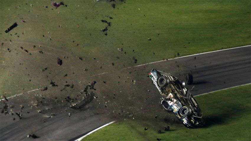 Kecelakaan mengerikan yang dialami oleh Timothy Peters dalam balapan NASCAR di Texas, Amerika Serikat. Copyright: © motorsport.com/LATimages