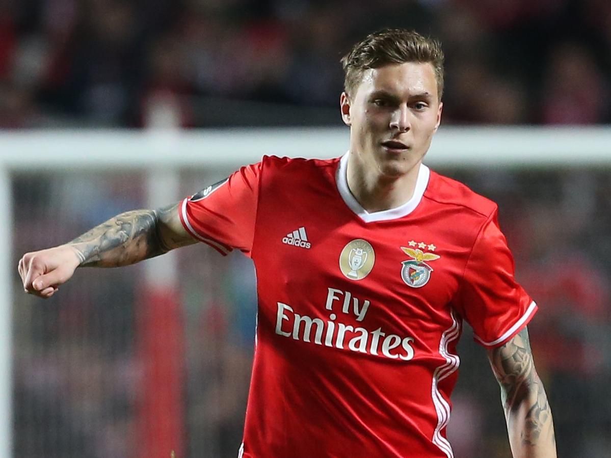 Victor Lindelof, akan absen di laga Manchester United vs West Ham Copyright: © News JS