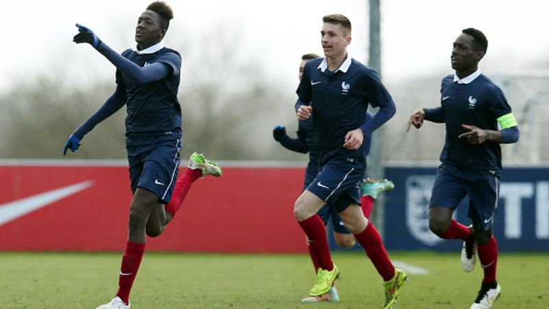 Ibrahima Konate (kiri) bersama skuat Timnas Prancis U-17. Copyright: © 