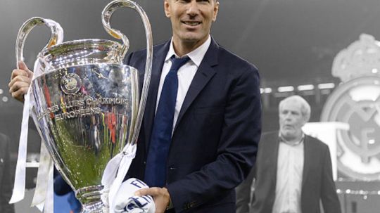  Zinedine Zidane terus mencari strategi yang tepat bagi Madrid. Copyright: © getty images
