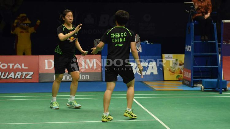 Keberhasilan ganda putri China, Chen Qing Chen/Jia Yi Fan, melaju ke babak final Denmark Open 2019  membuat mereka menorehkan prestasi manis di ranking BWF. Copyright: © Herry Ibrahim/INDOSPORT