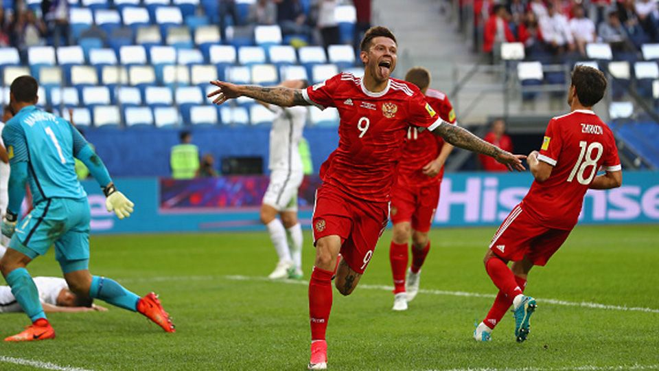 Selebrasi Striker Rusia, Fedor Smolov usai mencetak gol ke gawang Selandia Baru. Copyright: © getty images