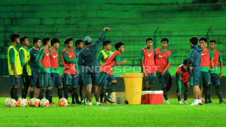 Timnas U-19 jalani latihan di Stadion Gajayana. Copyright: © Ian Setiawan/INDOSPORT