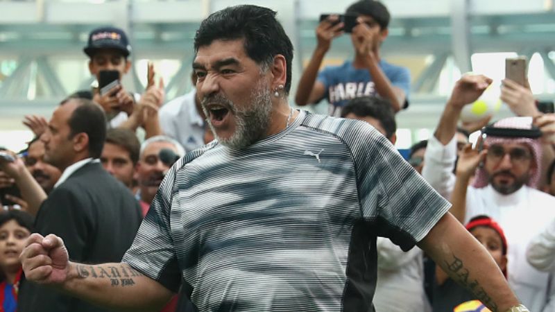 Legenda sepakbola Argentina, Diego Maradona, menyatakan mundur sebagai pelatih Gimnasia y Esgrima La Plata. Copyright: © 