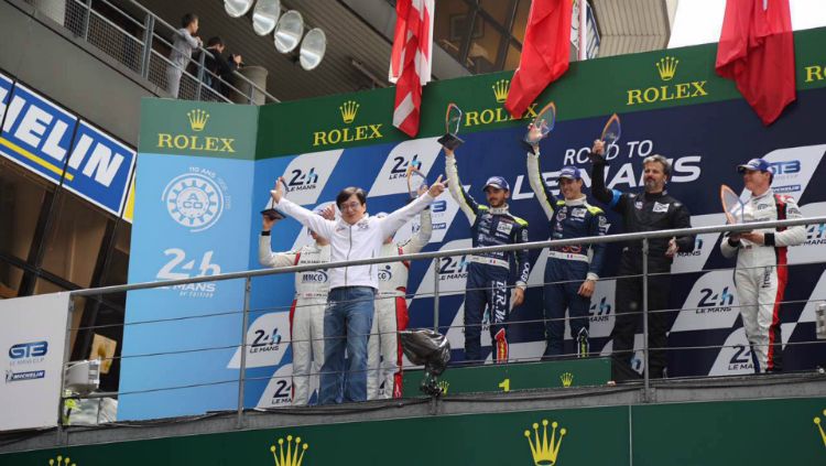 Jackie Chan dan tim balapnya di ajang Le Mans. Copyright: © JC Group