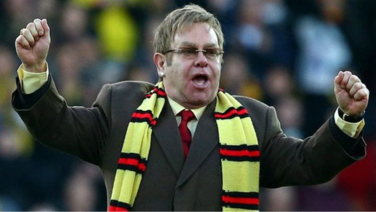 Elton John sempat menjadi pemilik klub Watford. Copyright: © BBC