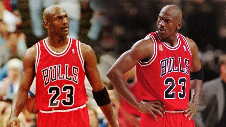 Legenda NBA dan Chicago Bulls, Michael Jordan menggemparkan dunia basket ketika memutuskan kembali bermain pada tahun 1995 setelah sempat pensiun. Copyright: © getty images