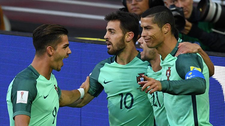Pemain Portugal merayakan gol Cristiano Ronaldo. Copyright: © Getty Images