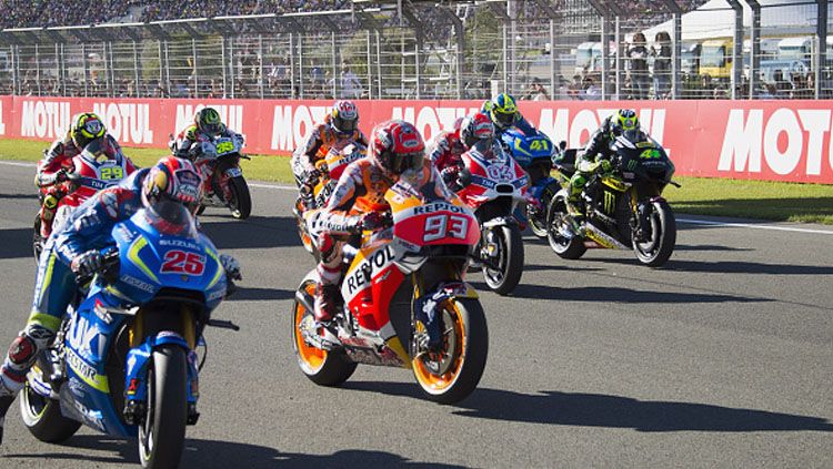 Pembalap MotoGP dalam posisi start. Copyright: © getty images