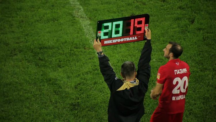 UEFA telah merilis 11 peraturan baru terkait pertandingan sepak bola, dan akan mulai resmi diberlakukan pada bulan Juni 2019 ini, termasuk dalam pergantian pemain. Copyright: © Shutterstock