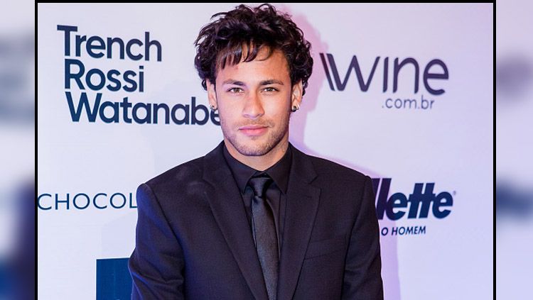 Neymar Jr dengan gaya rambutnya yang baru. Copyright: © INDOSPORT