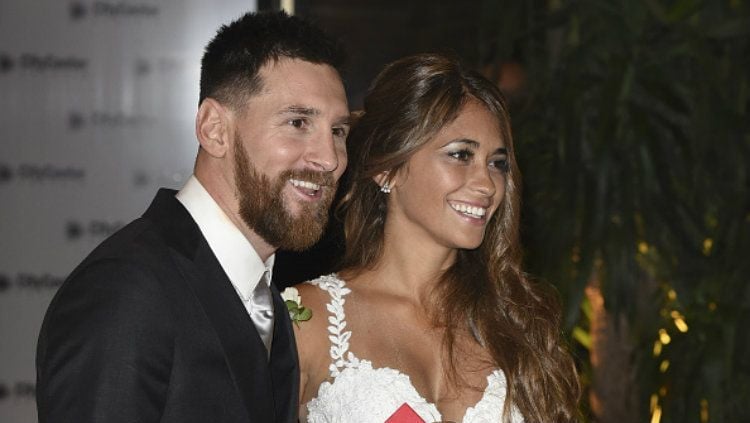 Lionel Messi dan Antonella Roccuzzo merupakan salah satu pasangan kelas atas di dunia sepak bola internasional. Copyright: © Fotonoticias MDB/WireImage