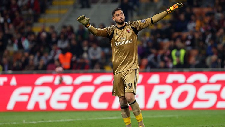 Kiper AC Milan, Gianluigi Donnarumma, menjadi buruan teratas Atletico Madrid akibat Paris Saint-Germain hendak membajak kiper nomor satu mereka, Jan Oblak. Copyright: © INDOSPORT