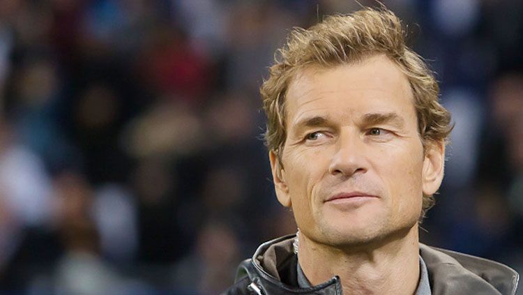 Mantan penjaga gawang AC Milan, Jens Lehmann, memberikan ramalannya terkait laga penyisihan grup Liga Champions antara Tottenham Hotspur vs Bayern Munchen. Copyright: © INDOSPORT