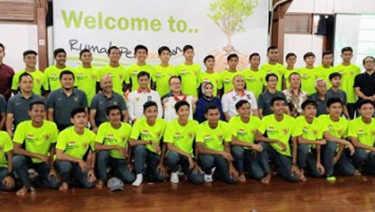 Skuat Timnas U-16 berkunjung ke Rumah Perubahan. Copyright: &copy; http://pssi.org/