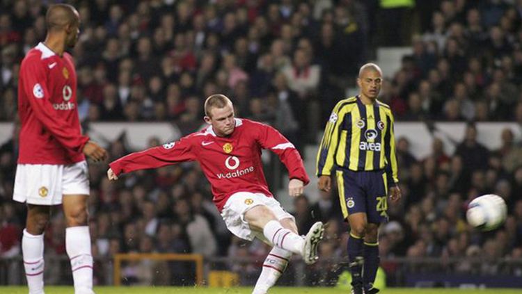 Wayne Rooney saat cetak gol ke gawang Fenerbahce di ajang Liga Champions 2004 Copyright: © Mirror