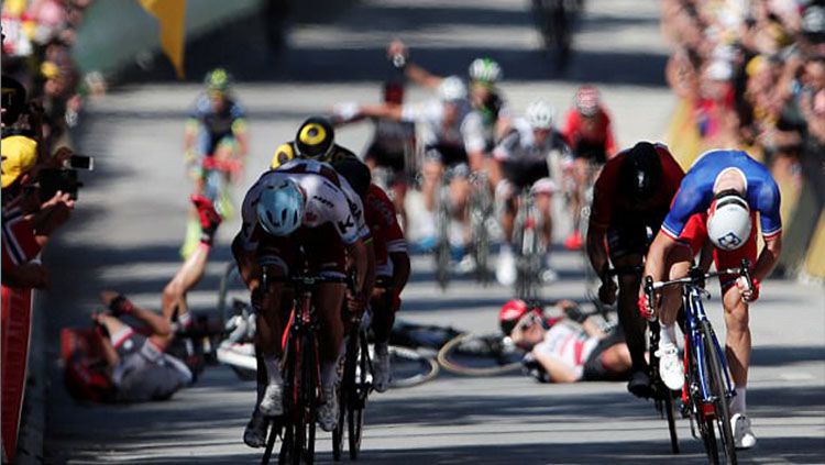 Tour de France 2020 bakal mundur ke bulan Agustus. Copyright: © Reuters
