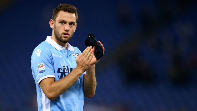 Stefan de Vrij semasa masih membela Lazio. Copyright: © Matteo Ciambelli/NurPhoto via Getty Images