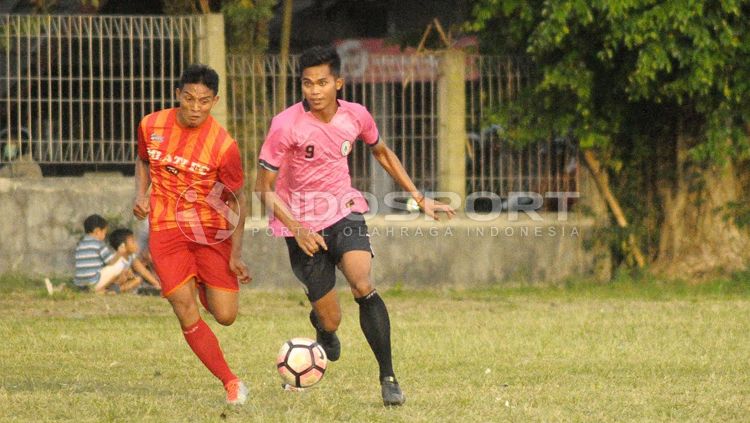 Andik Rahmat (kanan) tak akan berbaju PSS Sleman lagi. Copyright: © Prima Pribadi/INDOSPORT