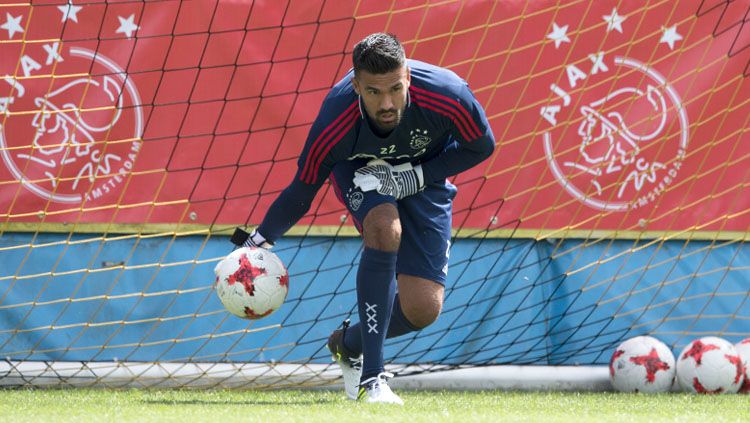 Benjamin van Leer saat jalani latihan bersama Ajax Amsterdam. Copyright: © INDOSPORT