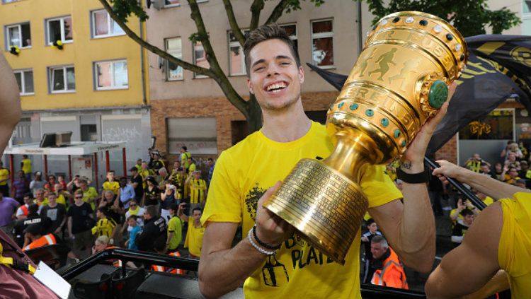 Bintang Borussia Dortmund, Julian Weigl. Copyright: © Pool - Getty Images