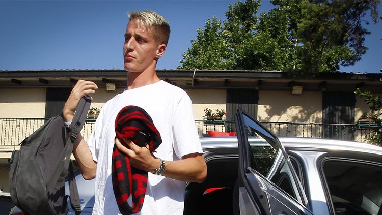 Andrea Conti tengah bersiap-siap lakukan tes medis dan fisik. Copyright: © AC Milan