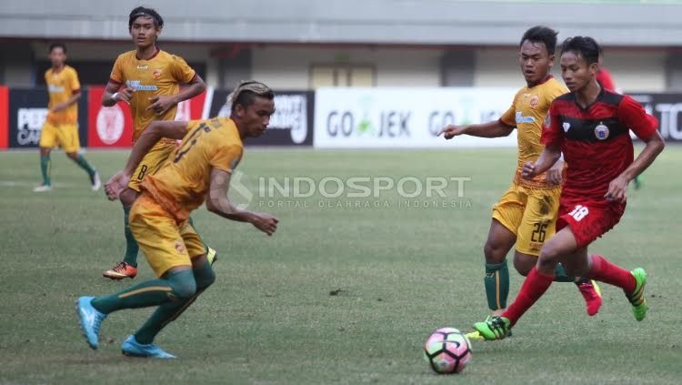 Persija U 19 vs Sriwijaya U 19. Copyright: © Herry Ibrahim/Indosport.com