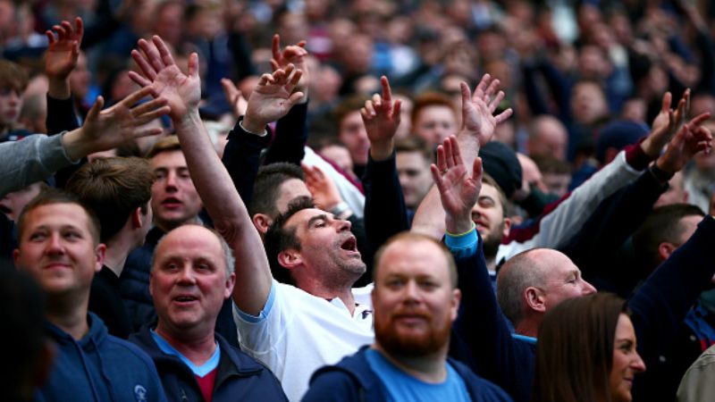 Fans Everton. Copyright: © INDOSPORT