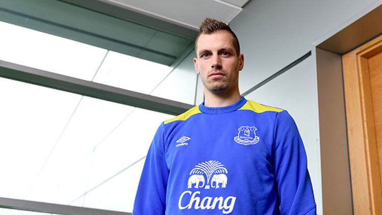 Morgan Schneiderlin berkostum Everton sejak musim kemarin. Copyright: © INDOSPORT