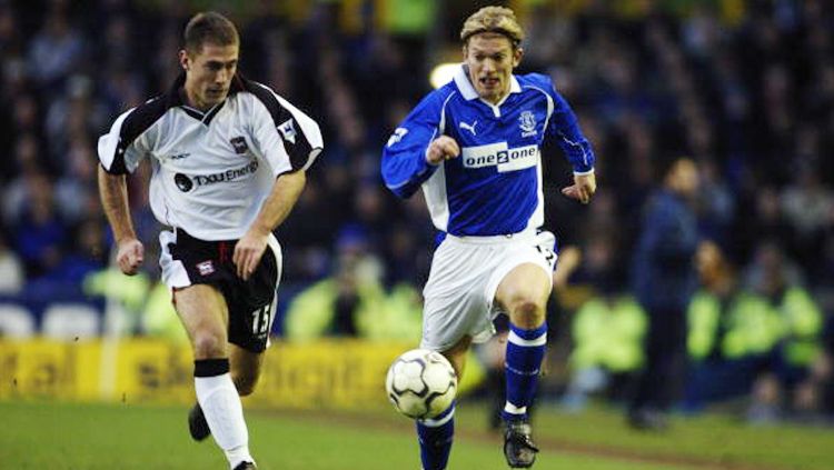 Jesper Blomqvist saat masih memperkuat Everton. Copyright: © INDOSPORT