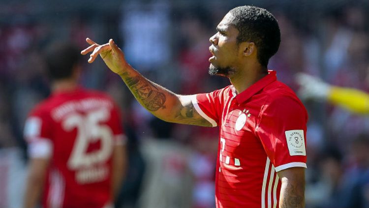 Gelandang Bayern Munchen, Douglas Costa selangkah lagi bergabung dengan Juventus. Copyright: © TF-Images/Getty Images