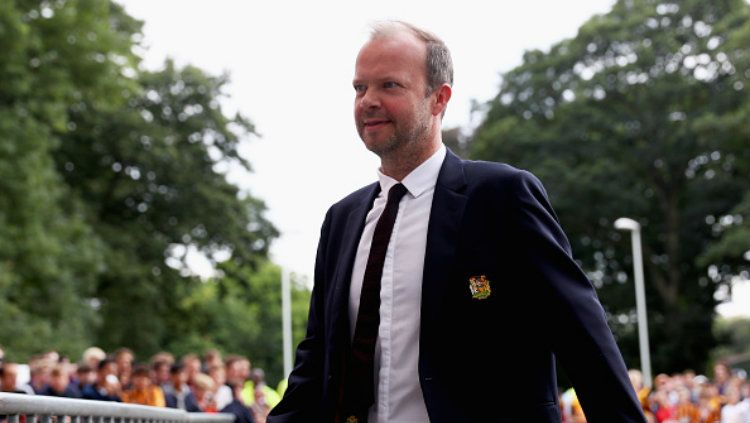 Ed Woodward petinggi Manchester United malah memilih nonton rugby ketika tim miliknya dihabisi Bournemouth pada pekan 11 Liga Inggris. Copyright: © Matthew Lewis/Getty Images