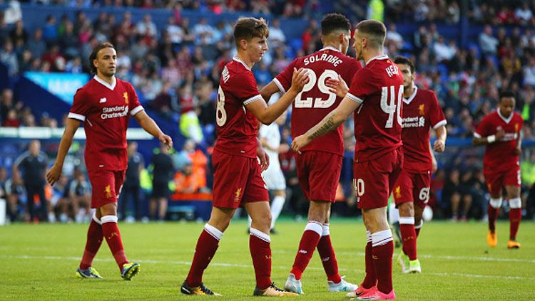 Ben Woodburn merayakan selebrasi bersama Ryan Kent. Copyright: © INDOSPORT