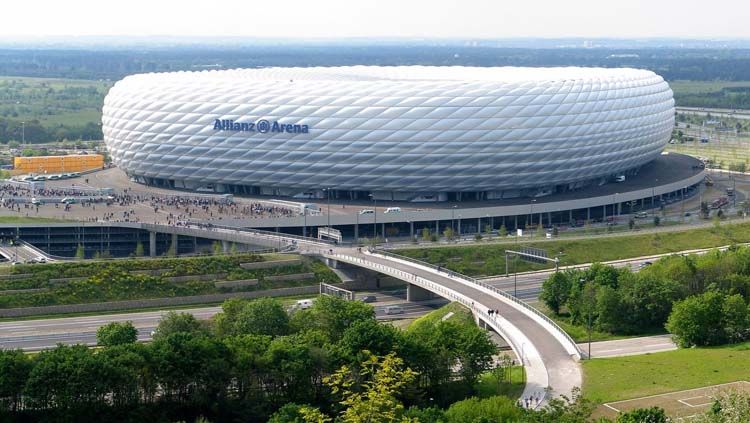 Tampilan Stadion Allianz Arena dari jarak jauh. Copyright: © INDOSPORT