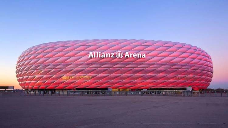 Tampilan depan Stadion Allianz Arena milik klub Bayern Munchen yang disponsori oleh perusahaan asuransi Jerman, Allianz. Copyright: © INDOSPORT