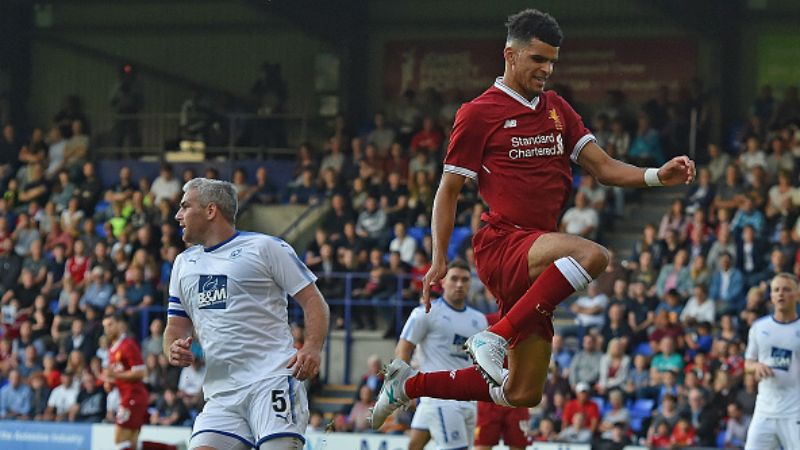 Dominic Solanke (kanan) saat melakukan laga persahabatan melawan Tranmere Rovers. Copyright: © INDOSPORT