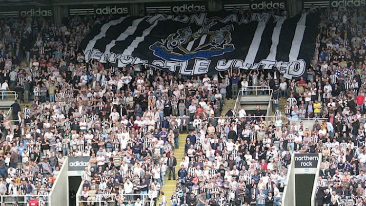 Fans Newcastle United. Copyright: © Genius.com