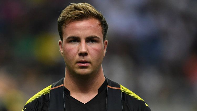 Pemain Borussia Dortmund, Mario Gotze terlihat lebih gemuk setelah terkena penyakit yang menyerang metabolisme tubuhnya. Copyright: © Etsuo Hara/Getty Images