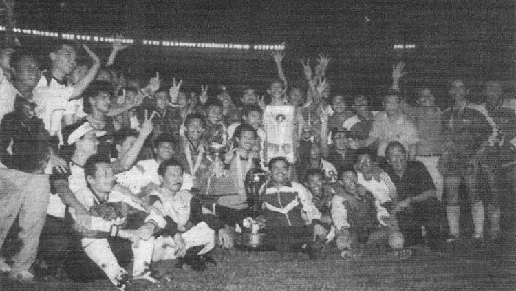 Skuat Persib Bandung saat menjadi juara di Piala Perserikatan 1990. Copyright: © sportanews.com