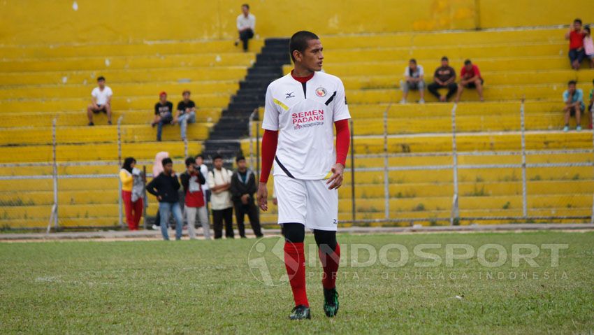 Kapten Semen Padang, Hengki Ardiles. Copyright: © Taufik Hidayat/Indosport.com
