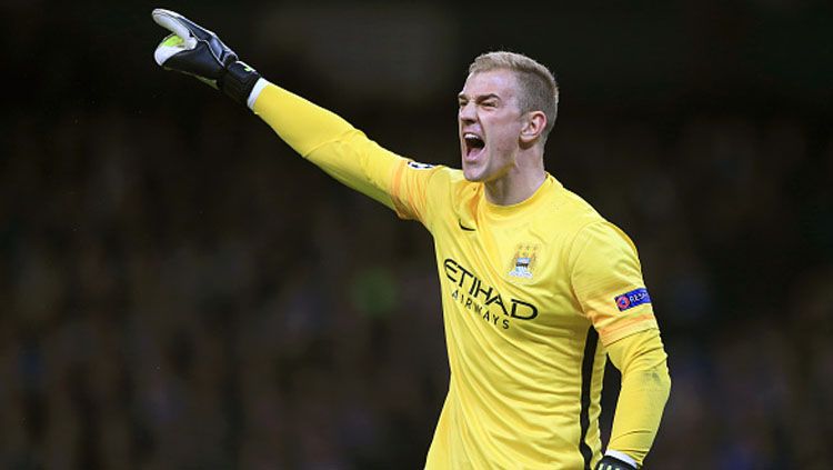 Aksi selebrasi Joe Hart saat masih bersama klub Liga Inggris, Manchester City. Copyright: © INDOSPORT