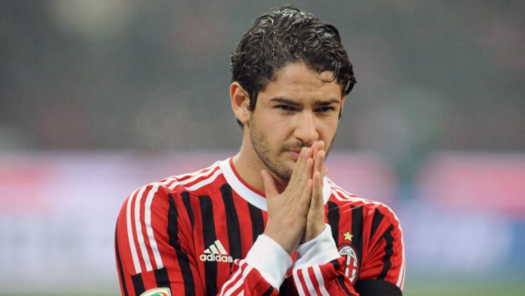 Alexandre Pato saat membela AC Milan. Copyright: © Indosport