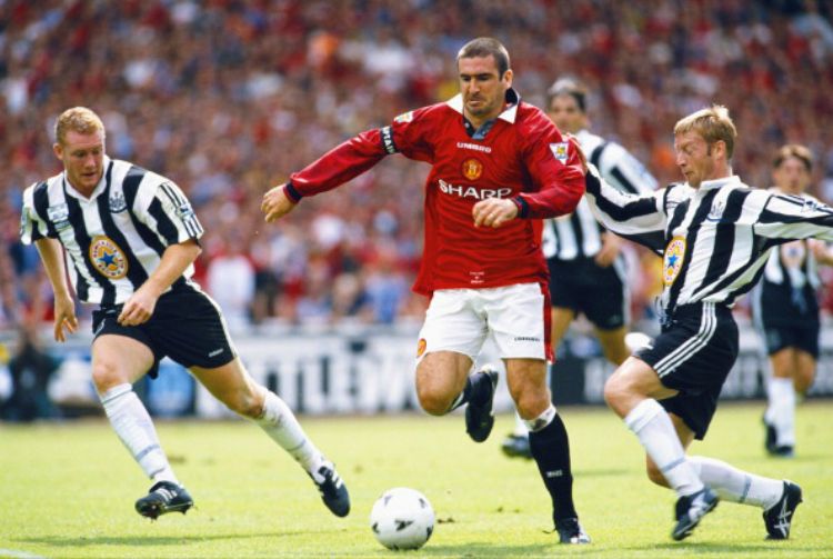 Eric Cantona saat memperkuat Manchester United. Copyright: © Indosport